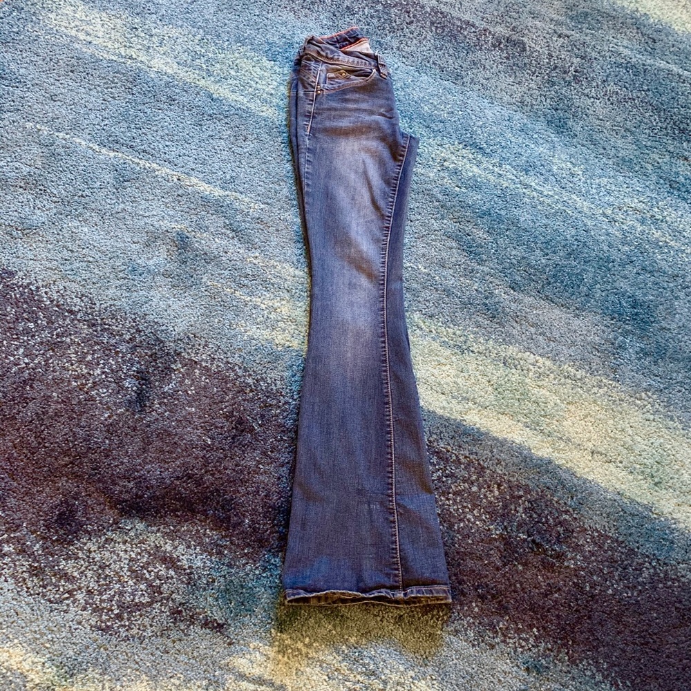 YMI Size 1 "Wannabettabutt"- Flare jeans